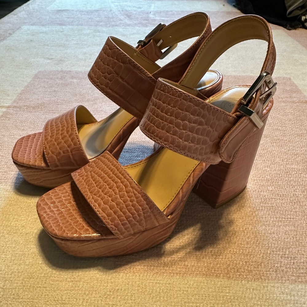 Urban Outfitters Pink Platform Heels Size 6 Women’s